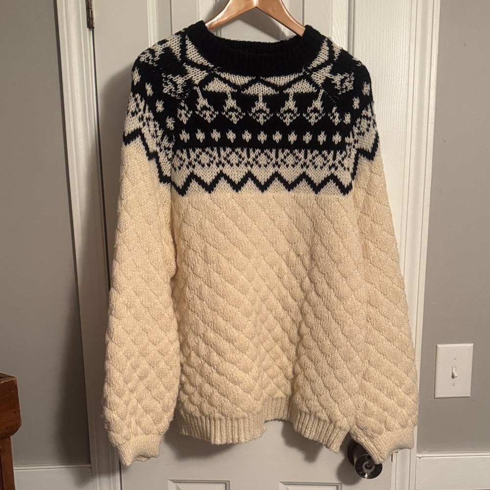 Vine & Love Black and Cream Knit Top (R)